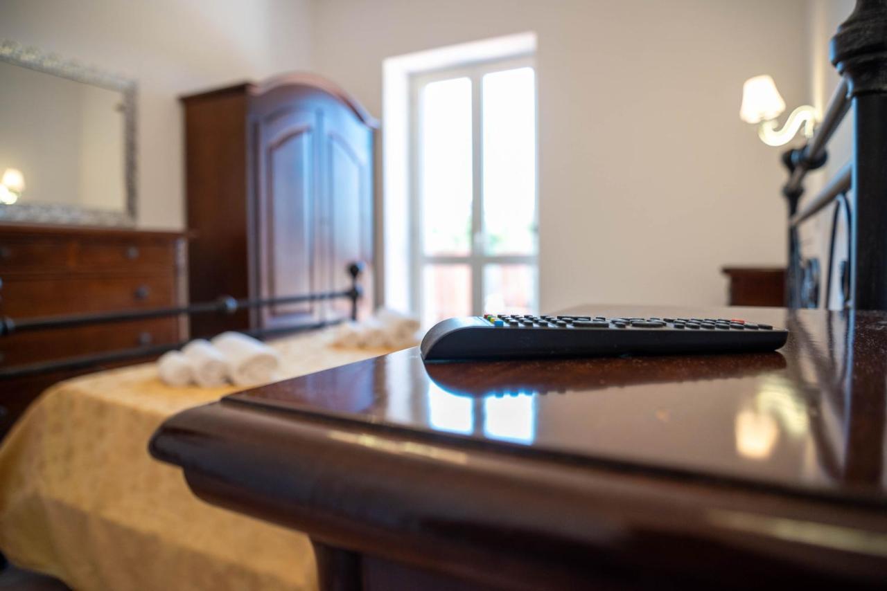 Luxury Villa Arianna Tarano Esterno foto